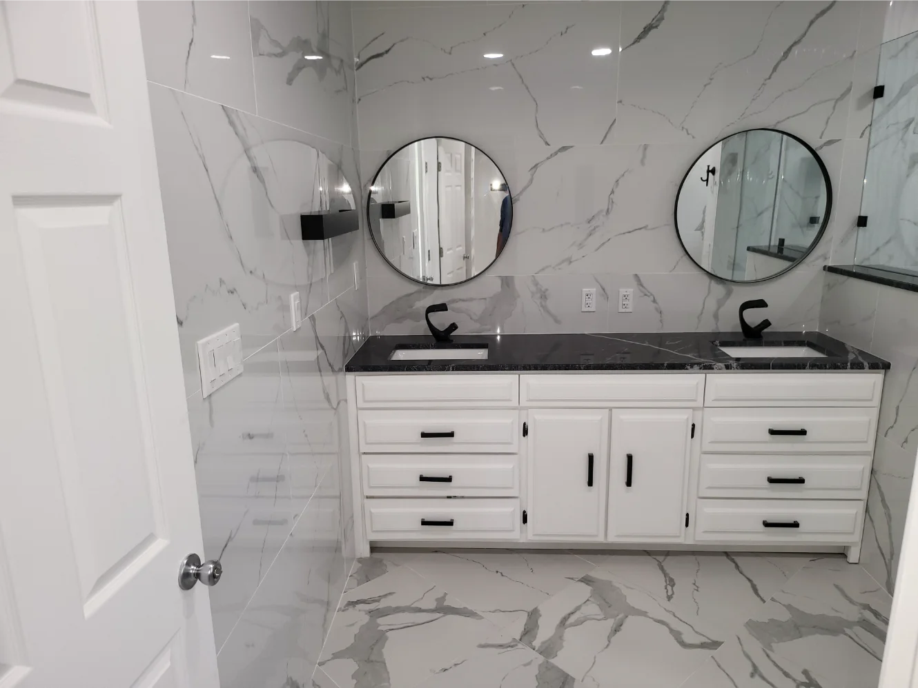 bathroom image